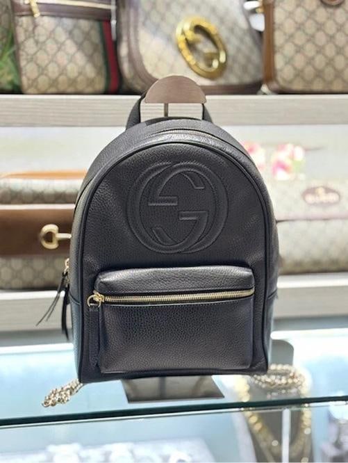 Gucci Soho Chain Backpack with Adjustable Shoulder Straps Style: 53619: Condition: Pre-owned - Good,Brand: Gucci,Department: Women,Exterior Color: Black,Style: Backpack,Exterior Material: Pebbled calfskin leather,Country of Origin: Italy This pre-owned Gucci Soho Chain