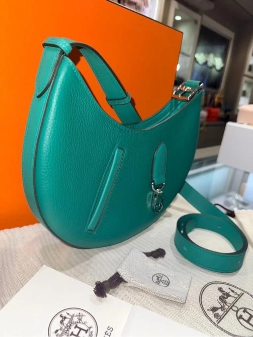 Hermes Sac P'tit Arcon Togo Leather Shoulder Bag Green (2024) - 3