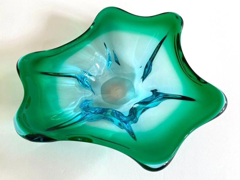 MODERNIST MURANO ART GLASS EMERALD GREEN AQUA BLUE SOMMERSO FREEFORM BOWL: 10 1/4" W X 10" D X 2 1/2" H.. Condition: Used,Country of Origin: Italy,Handmade: Yes,Production Technique: Hand Blown Glass,Style: Mid-Century Modern,Item Height: 2 1/2,Item Width: 10 1/4",Material: