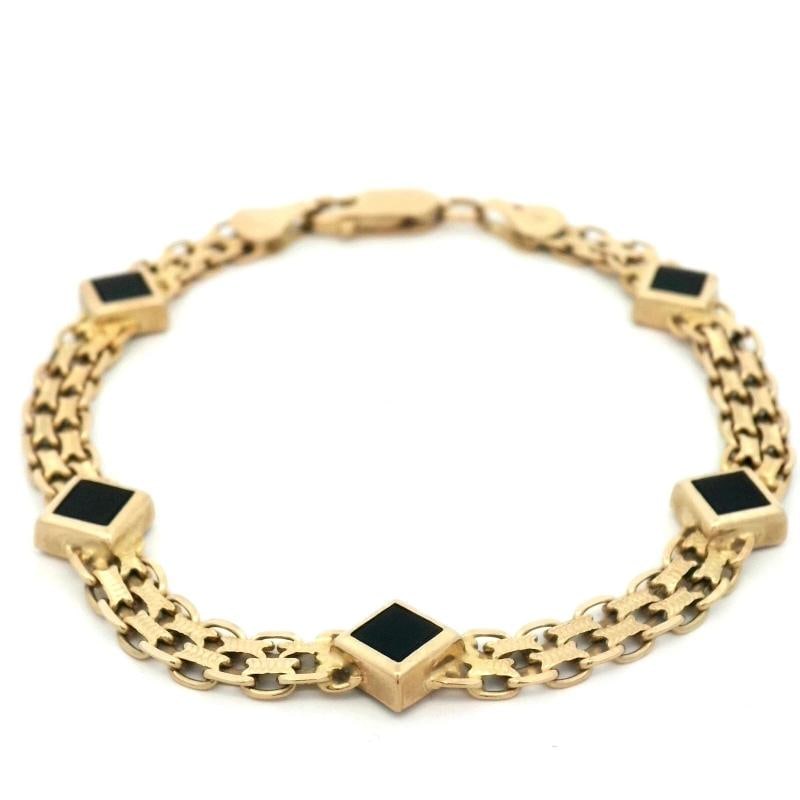 Onyx Bracelet In 14k Yellow Gold: measuring 4.70mm in length and width with a depth of 3.20mm. Condition: Pre-owned - Good,Antique: No,Main Stone Creation: Natural,Shape: Square,Closure: Lobster,Occasion: Anniversary, Birthday,
