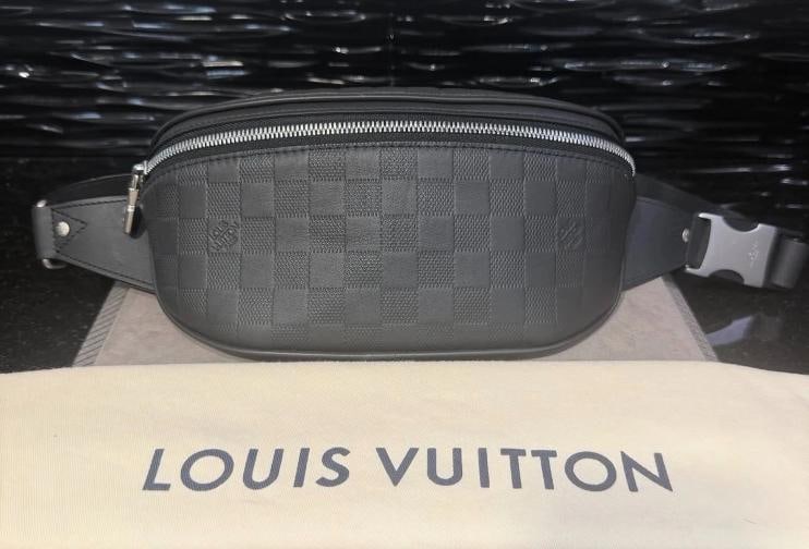 Louis Vuitton Bumbag Damier Infini Leather Onyx Campus Model MI0211: Condition: Pre-owned - Good,Bag Width: 10 in,Pattern: Louis Vuitton Damier Infini,Bag Height: 5 in,Closure: Zip,Handle/Strap Color: Black,Hardware Color: Silver,Bag Depth: 3 in,MPN: MI0211,Exterior