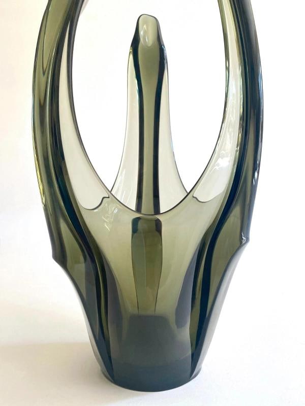 VINTAGE MID CENTURY MODERNIST SMOKE GRAY ART GLASS SCULPTURAL 3 POINT FLAME VASE - 6