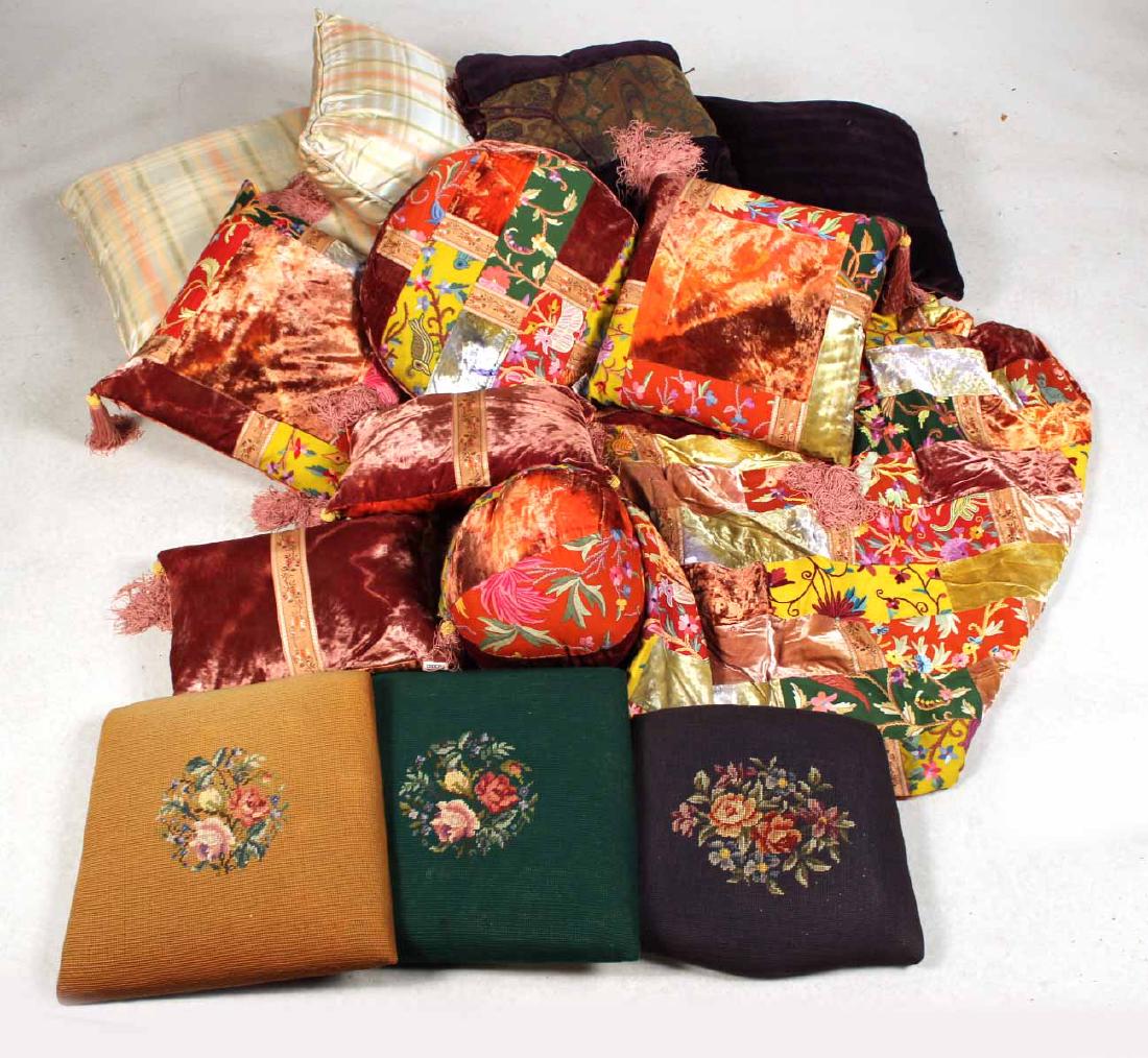 Group of Throw Pillows (1 of 7)