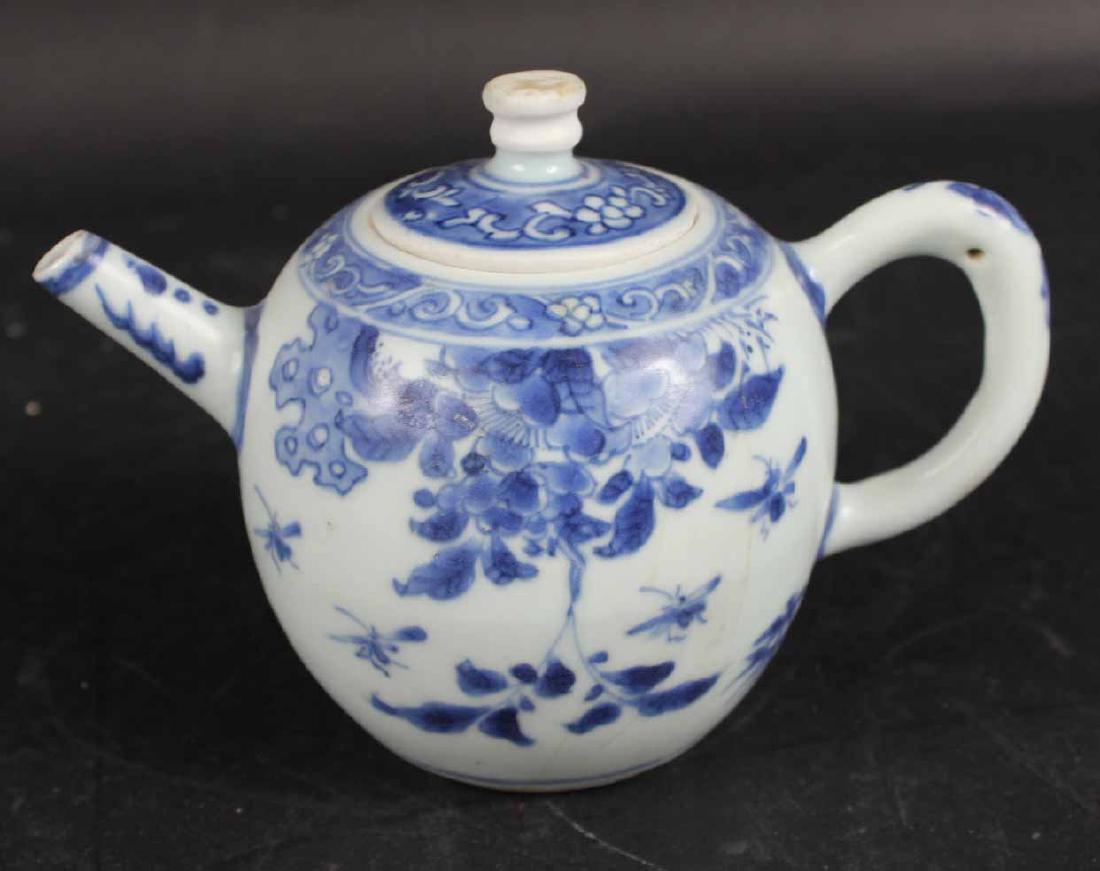Chinese Export "Hatcher Cargo" Teapot and Cover (1 of 8)