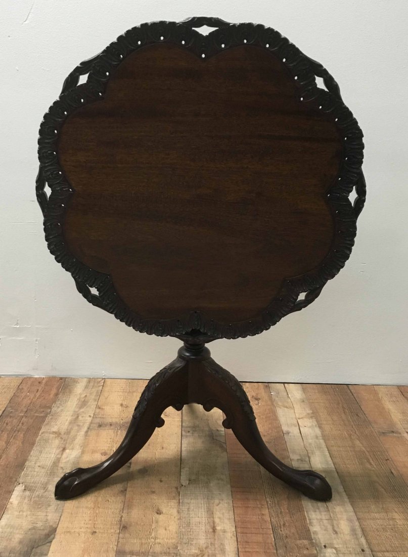 TILT TOP TABLE: Mahogany pie crust tilt top table