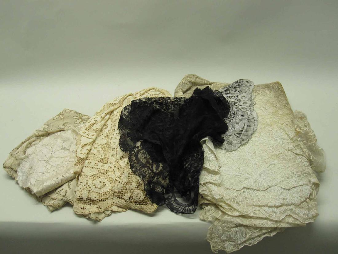 GROUP OF ASSORTED TABLE LINENS (1 of 1)