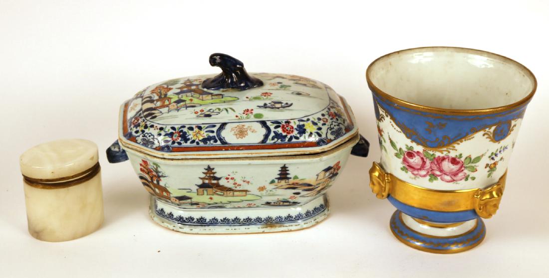 Chinese Porcelain Covered Tureen (1 of 10)