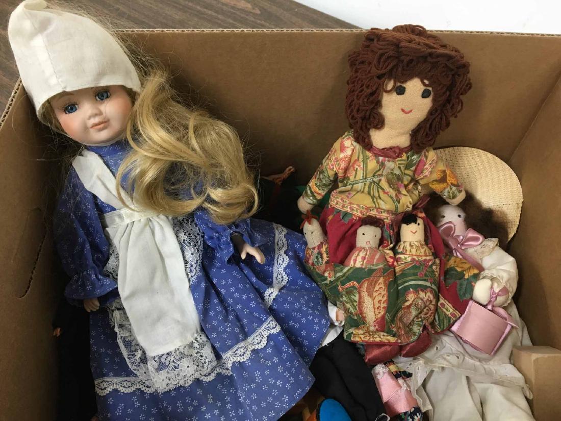 LARGE GROUP OF ASSORTED DOLLS (1 of 7)