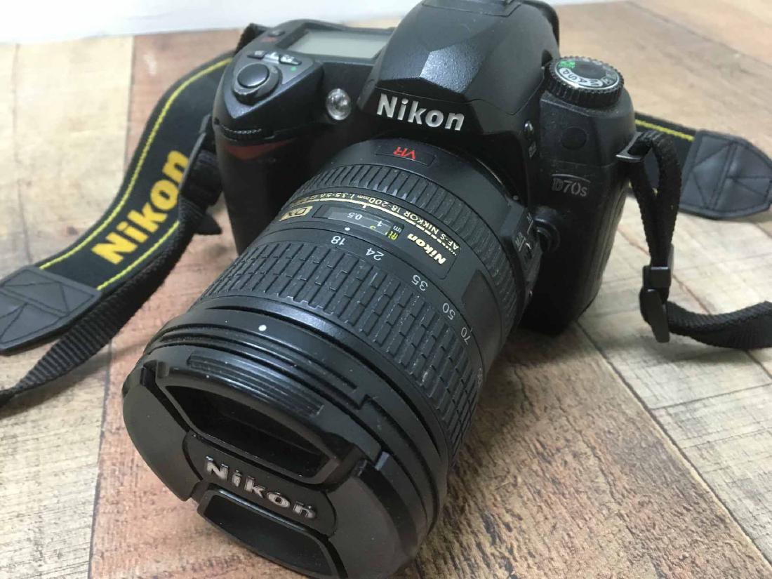 NIKON D 70S CAMERA: Nikon D 70s camera with Aspherical lens.