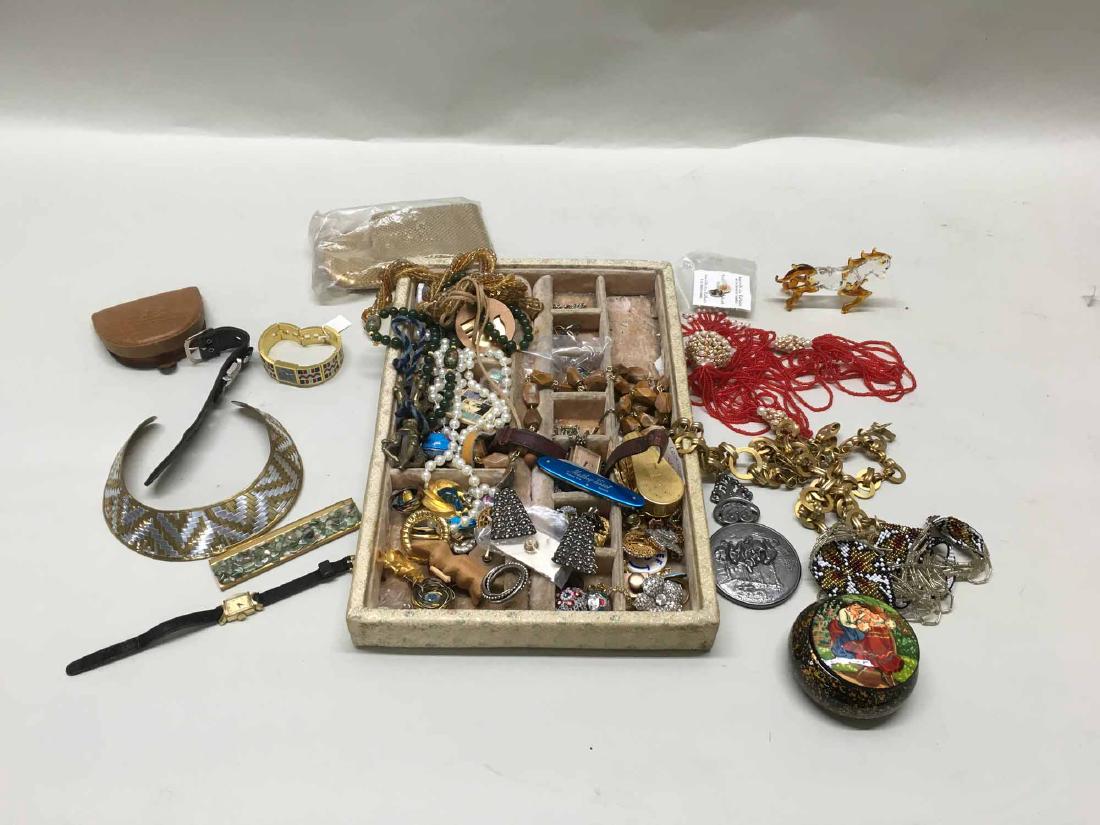 GROUP OF ASSORTED COSTUME JEWELRY (1 of 6)