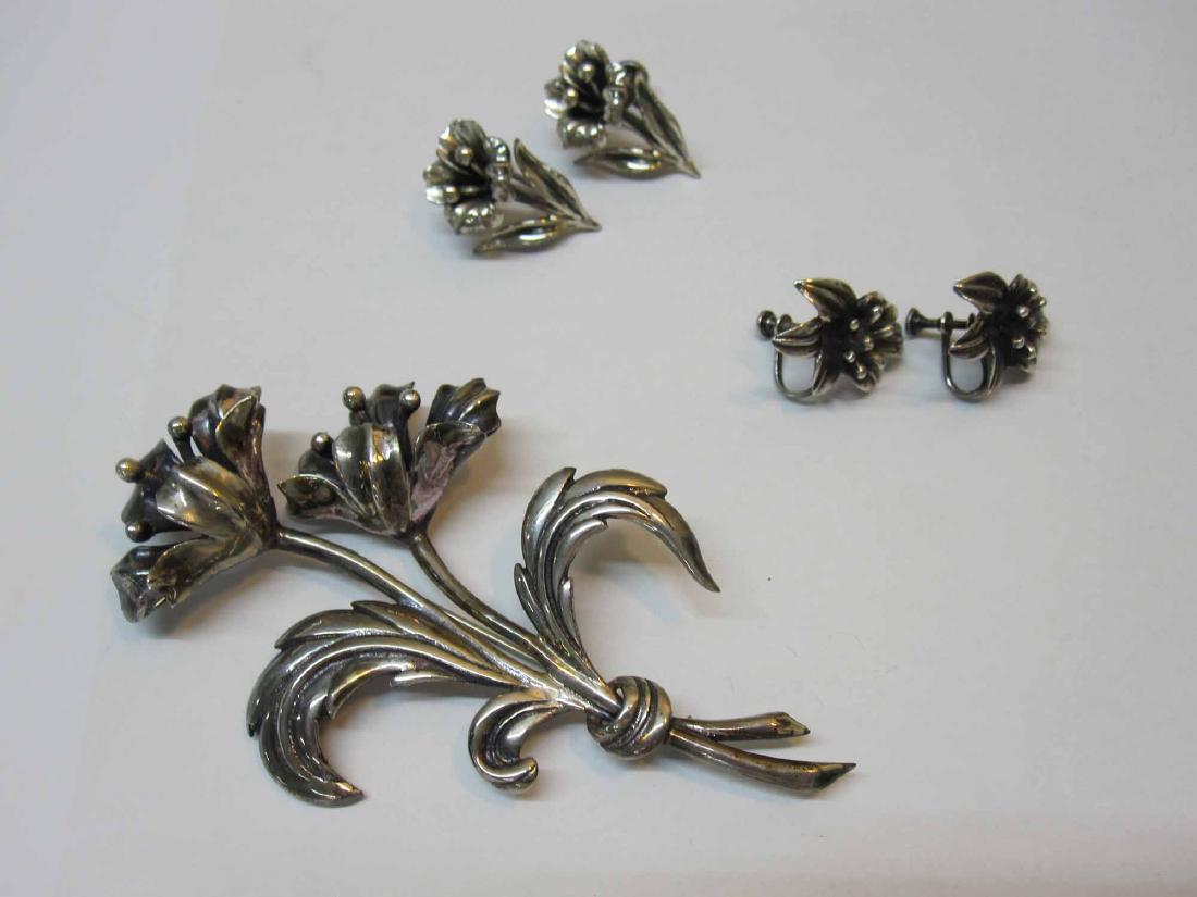 STERLING SILVER FLOWER FORM BROOCH (1 of 3)