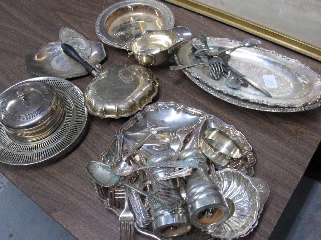 GROUP OF ASSORTED SILVER PLATED TABLE ARTICLES (1 of 2)