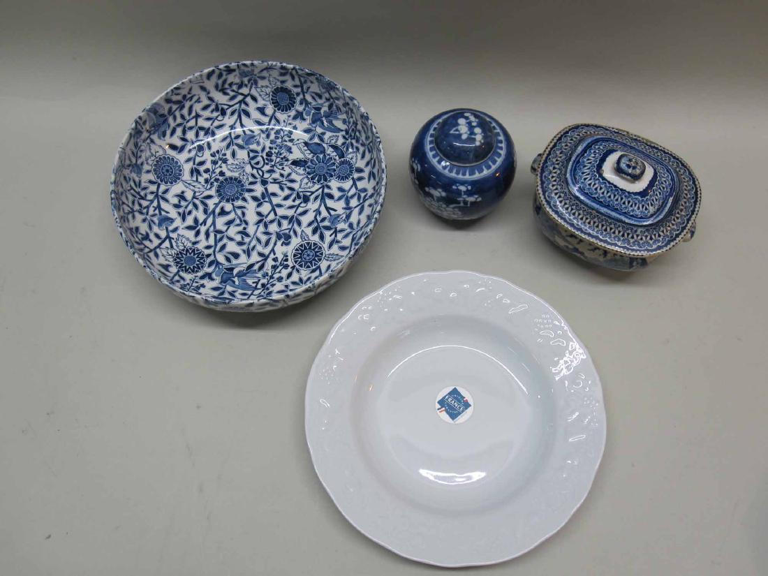 BLUE AND WHITE TRANFERWARE SUGAR BOWL (1 of 4)