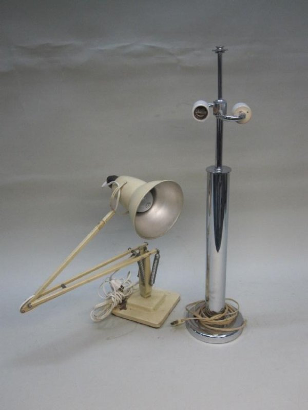 MODERN CHROME TABLE LAMP (1 of 2)