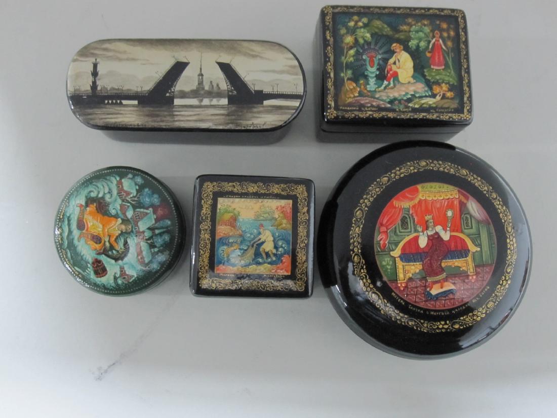 FIVE ASSORTED RUSSIAN LACQUERED BOXES (1 of 5)