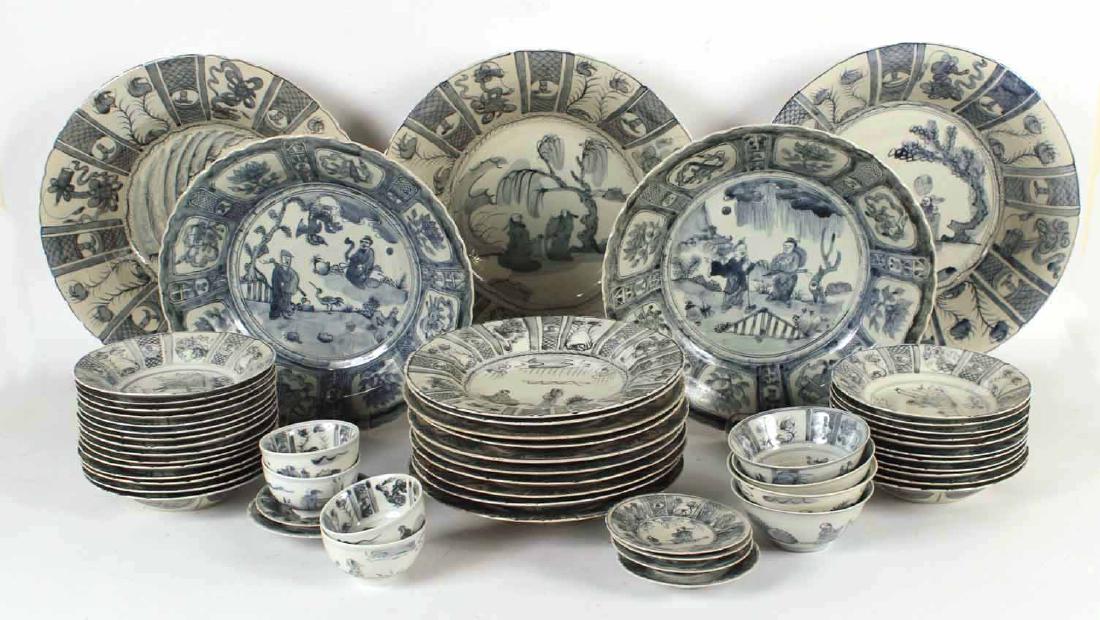 Group of Chinese Porcelain Tableware Articles (1 of 8)