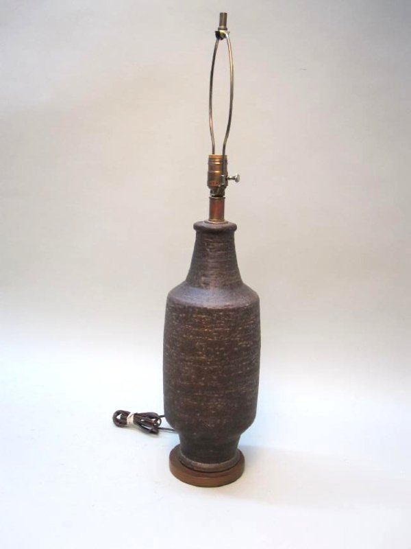 MODERN BROWN TABLE LAMP (1 of 3)
