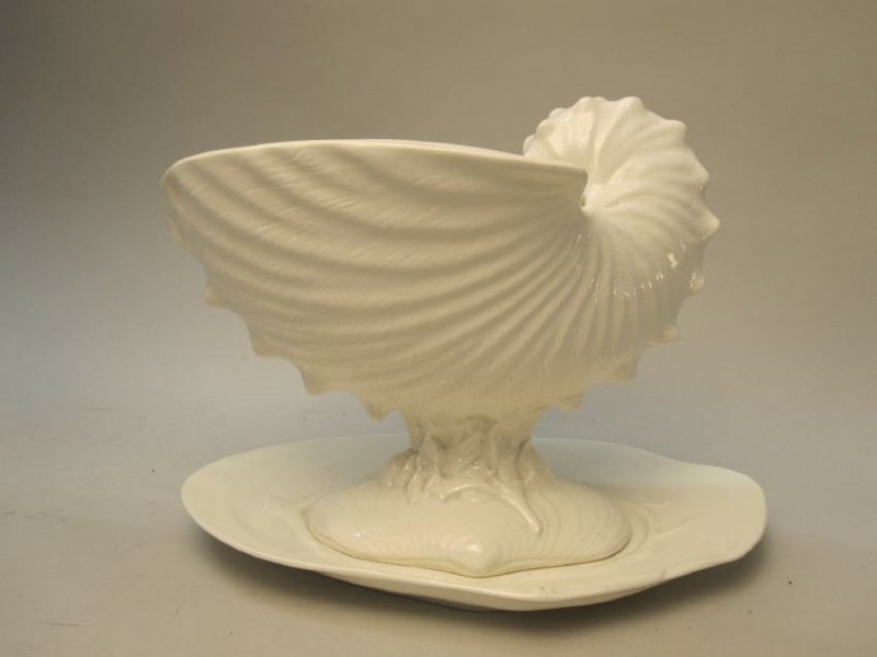 WEDGWOOD NAUTILUS SHELL TUREEN AND UNDERPLATE (1 of 3)
