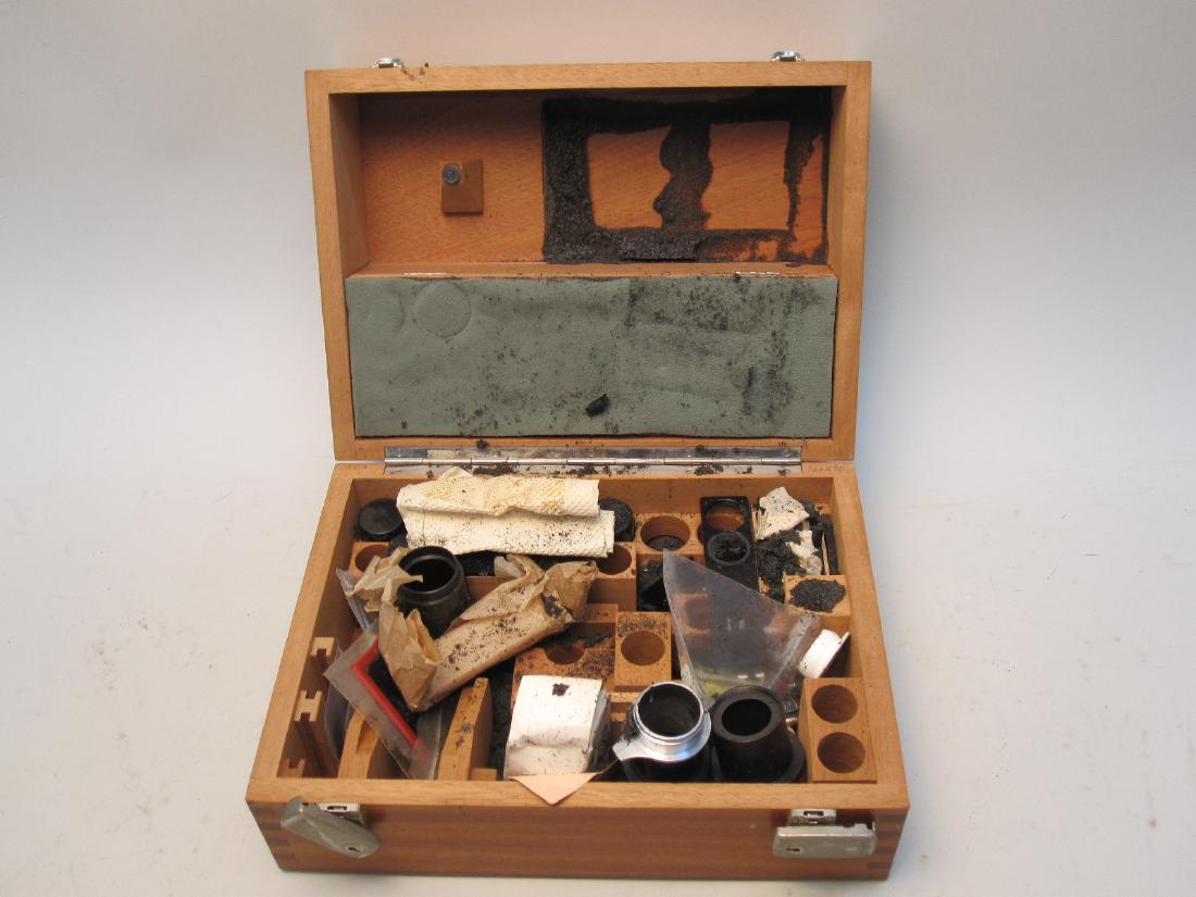 LIETZ WETZLAR BOX OF MICROSCOPE PARTS (1 of 2)