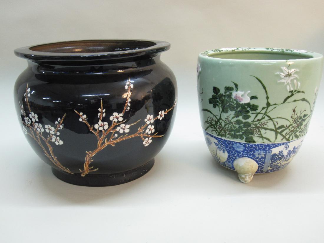 TWO ORIENTAL STYLE CACHE POTS (1 of 8)