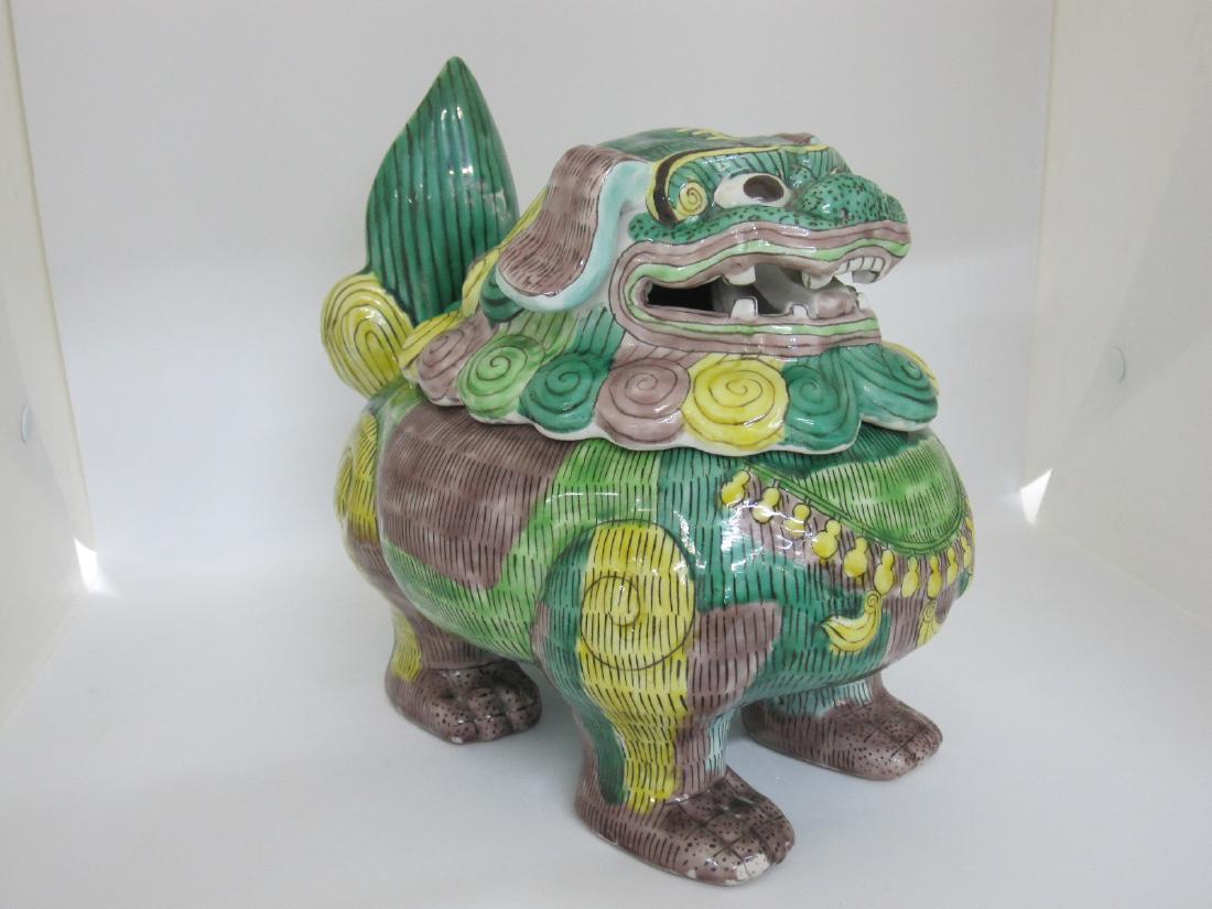 ORIENTAL STYLE PORCELAIN FOO DOG (1 of 8)