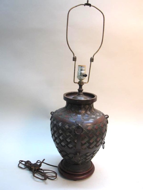 BRONZE ORIENTAL STYLE LAMP (1 of 4)