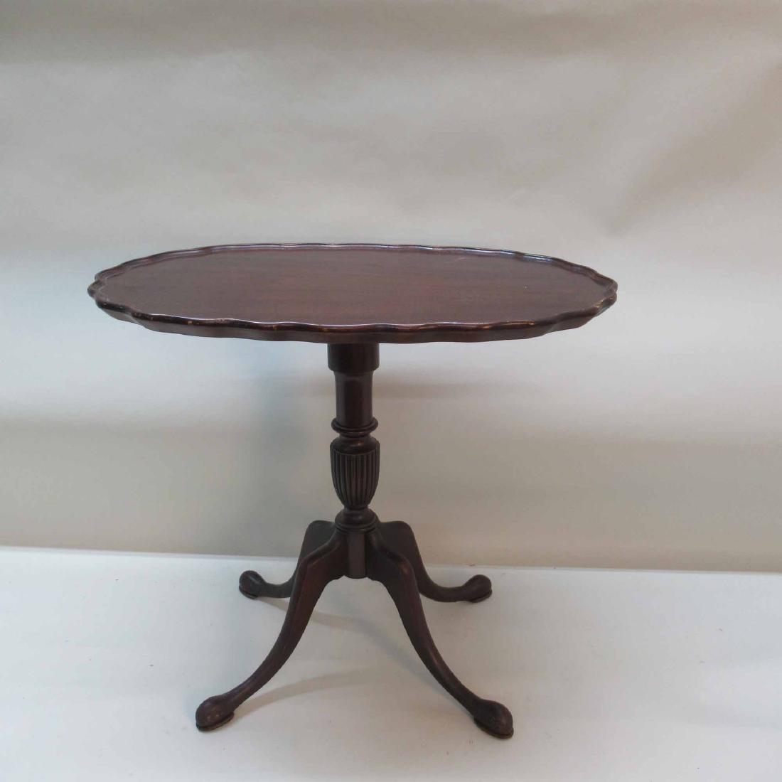 FEDERAL STYLE MAHOGANY TILT-TOP TABLE (1 of 5)