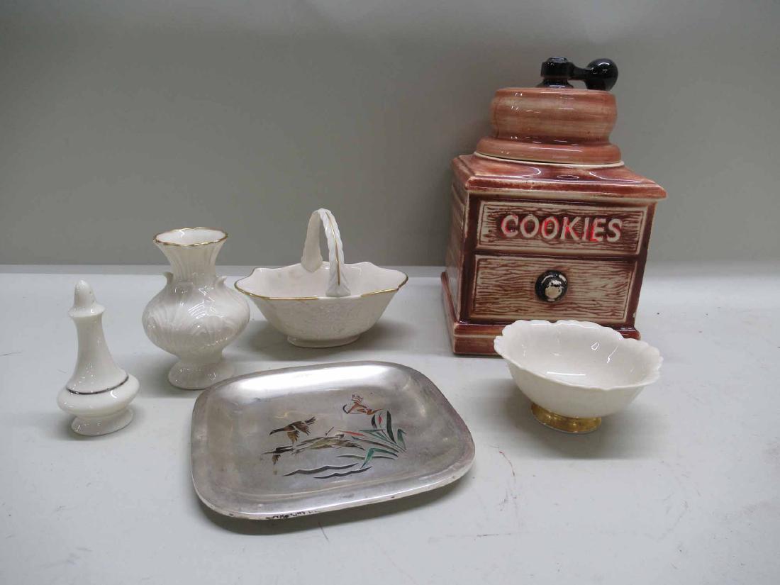 GROUP OF ASSORTED TABLE ARTICLES (1 of 4)