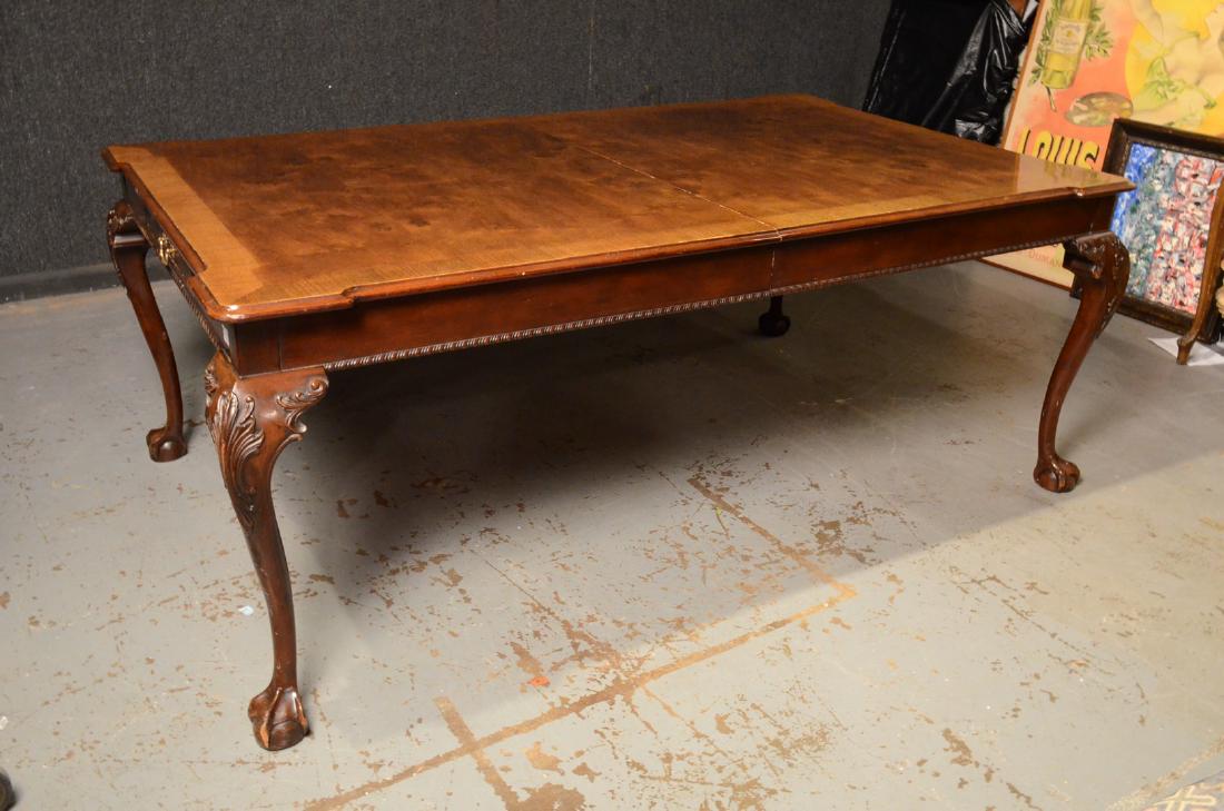 Henredon Chippendale Style Dining Table: Together with two matching mahogany leaves with the matching aprons.(Leaves are each 24"l.) 30"h x 76"l x 46"w 124"l with leaves.