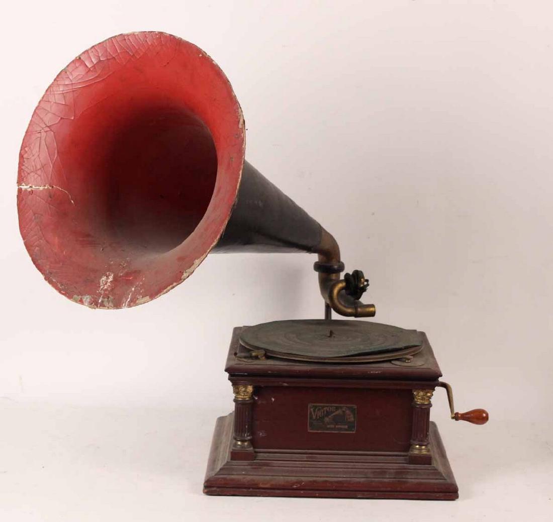 Victor Talking Machine/Record Player (1 of 10)