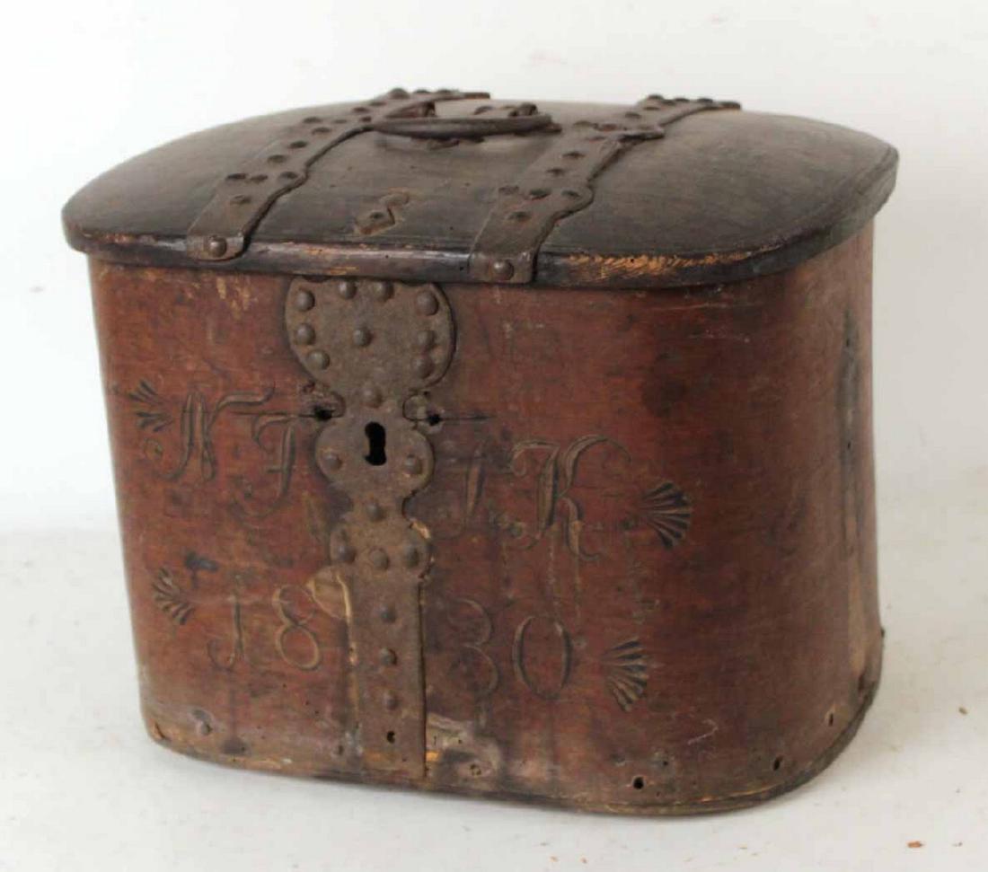 Pine Stenciled Metal Mounted Traveling Box (1 of 5)