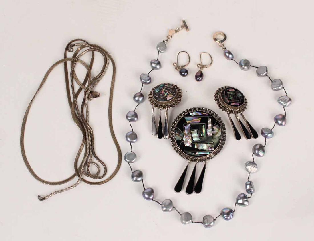 CAROLEE STERLING SILVER PEARL NECKLACE (1 of 7)