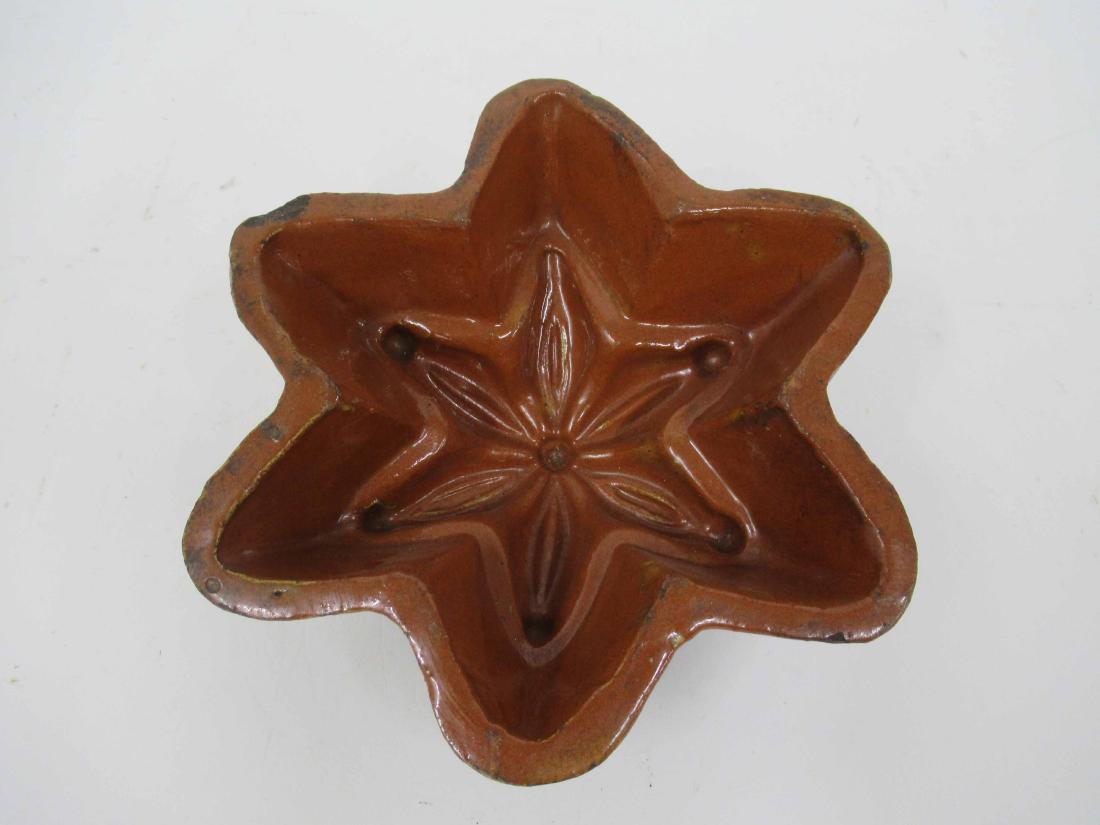 Eartenware cake mold (1 of 2)