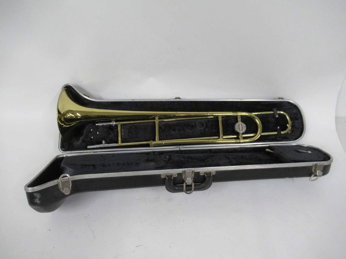 Bundy Brass Trombone and Case (1 of 4)
