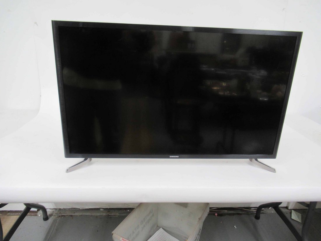 Samsung 32" TV (1 of 4)