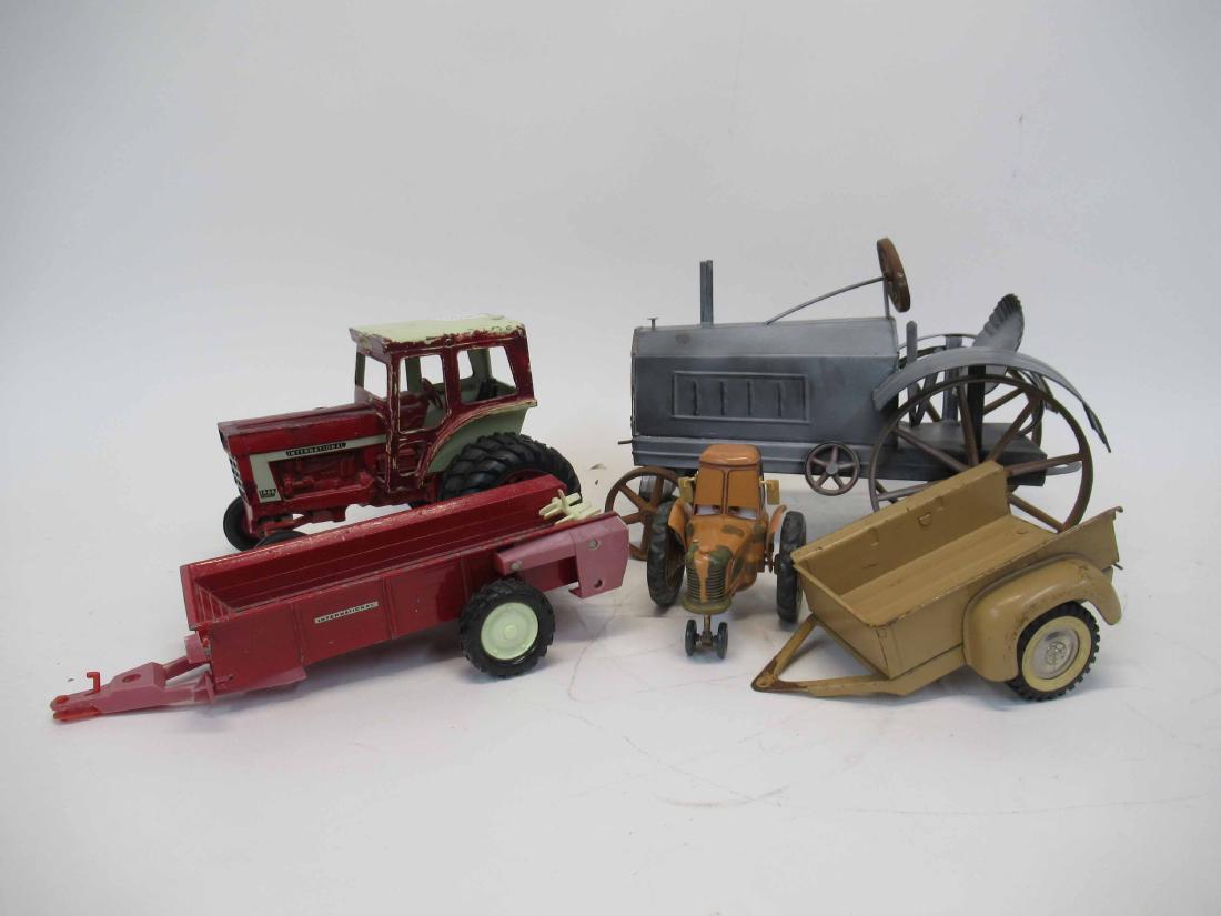 Michael Bonne Model Tractor: Together with International 1466, Ertl manure spreader, tonka trailer and Chewall tractor.