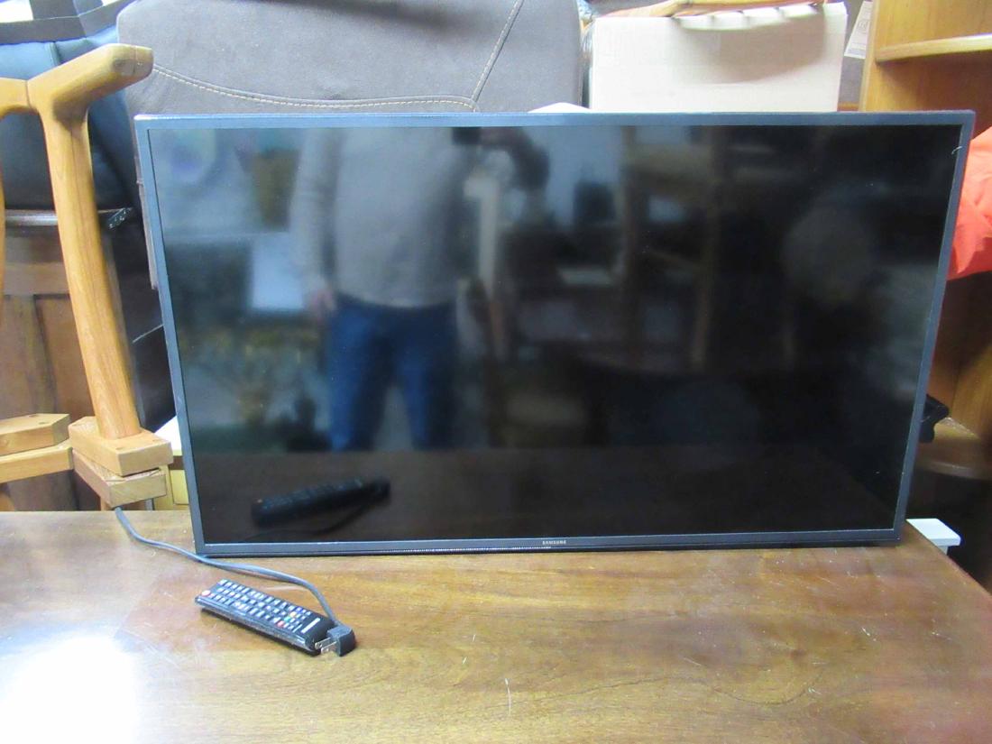 Samsung Television: 40"