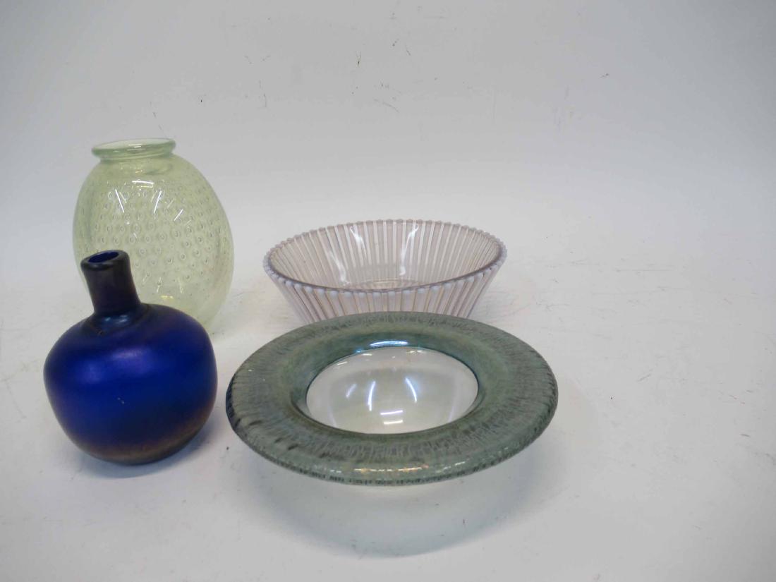 Kosta B. Vallien Art Glass Vase: Together with a modern vase and 2 bowls. vase size 5 1/2" tall x 3 1/2 " dia