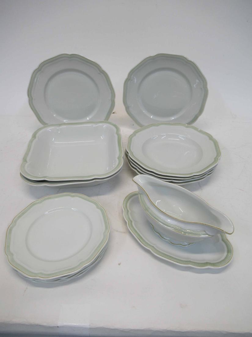 Hutschenreuther Weimar Partial Dinnerware Service: 12 Pieces. Used condition, wear, worn.
