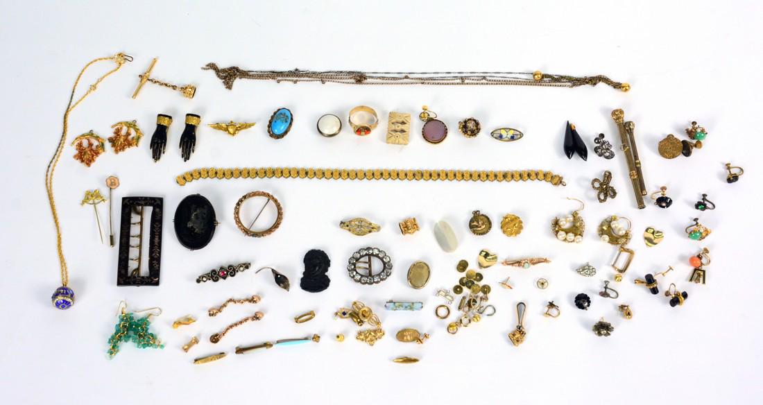 Group of Gold Tone Jewelry Items (1 of 9)