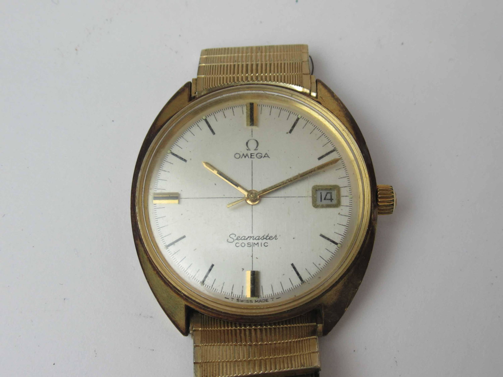 Omega Seamaster Cosmic Wrist Watch: Omega Seamaster Cosmic Wrist Watch with day calendar, used condition, broken wrist band.