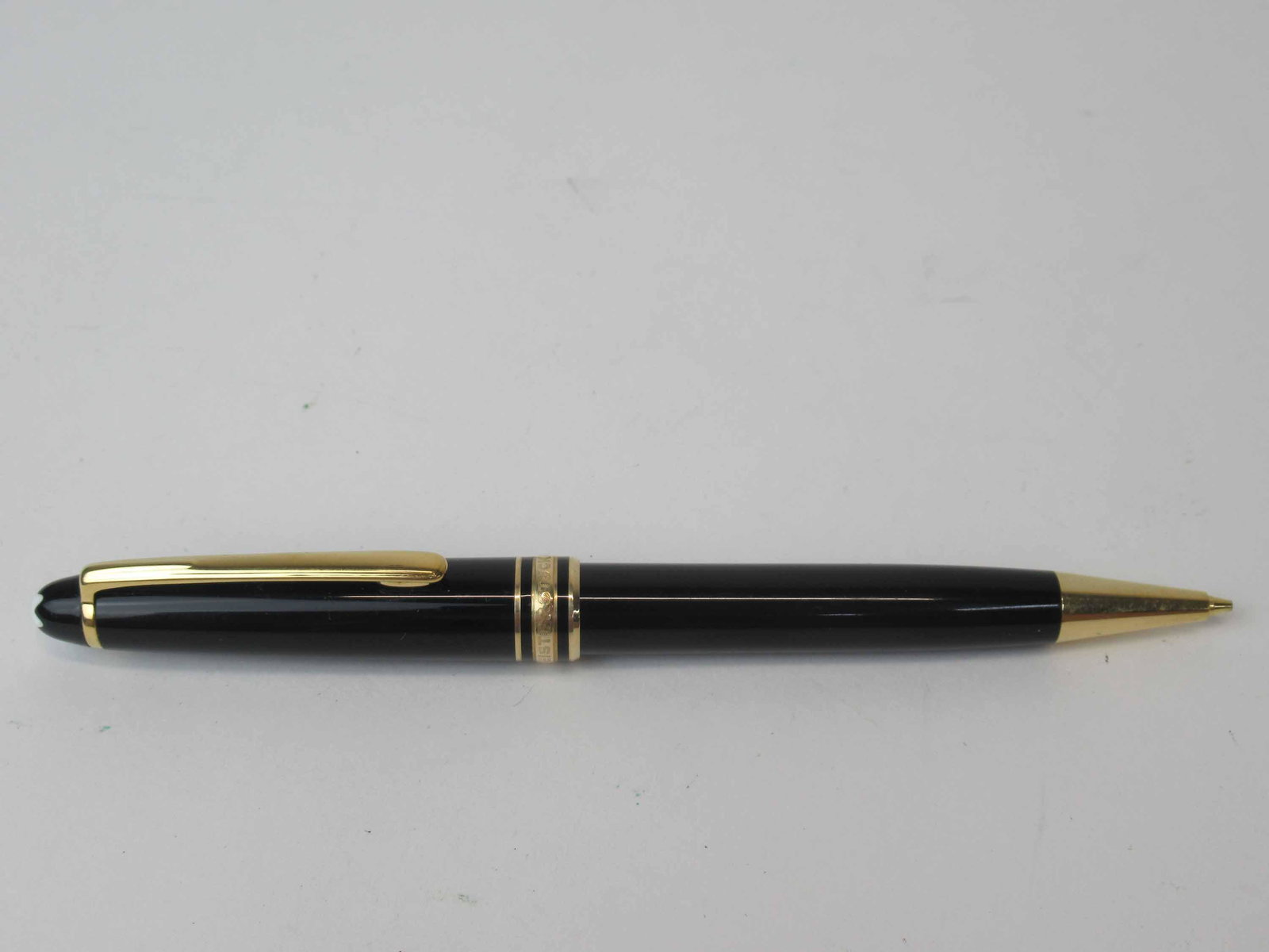 Montblanc Meisterstuck Ballpoint Pen: Montblanc Meisterstuck Ballpoint Pen, good used condition.