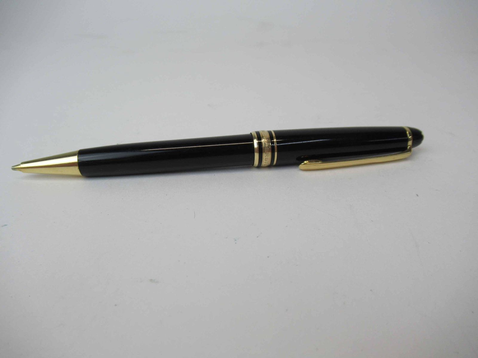 Montblanc Meisterstuck Ballpoint Pen: Montblanc Meisterstuck Ballpoint Pen, good used condition.
