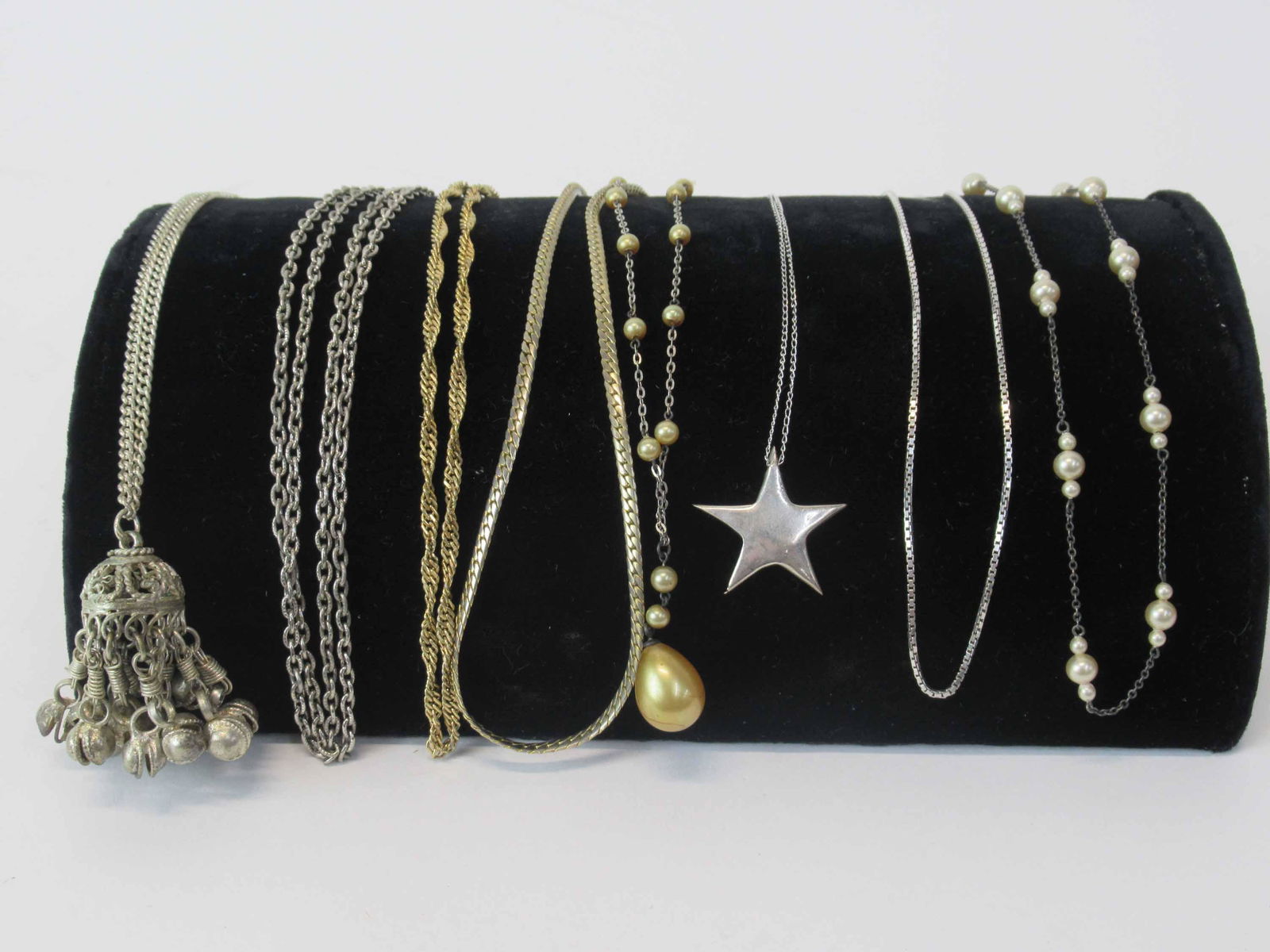 Group of Assorted Ladies Necklaces (1 of 5)