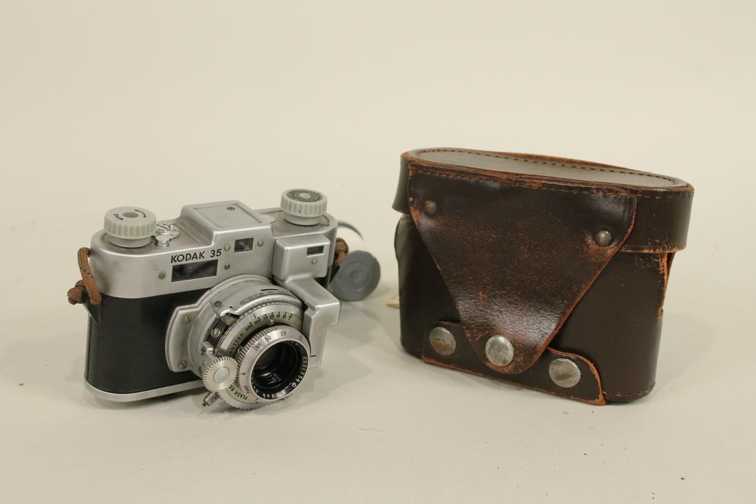 Vintage Kodak 35 Camera (1 of 4)