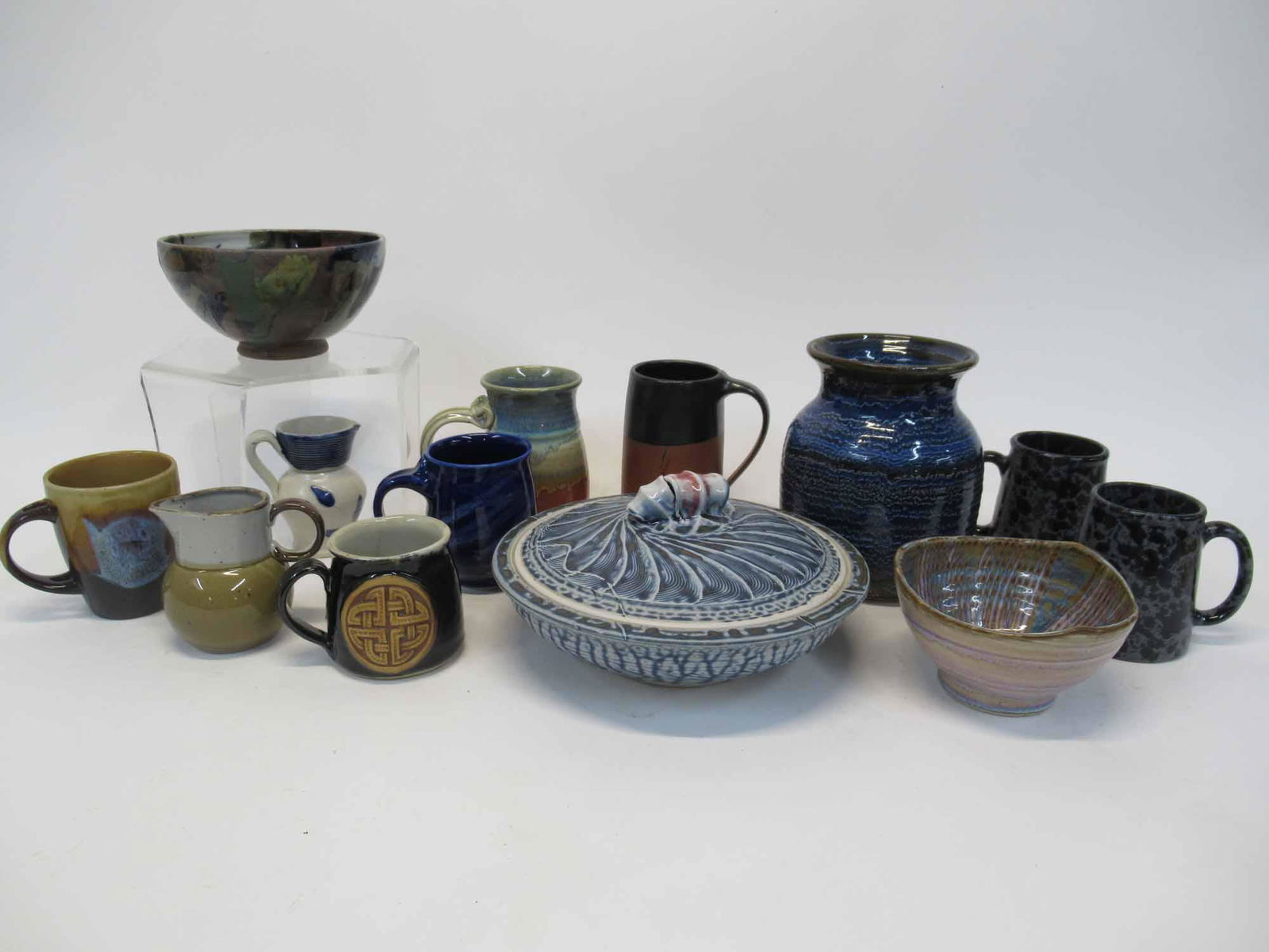 Group of Assorted Stoneware Table Articles (1 of 16)