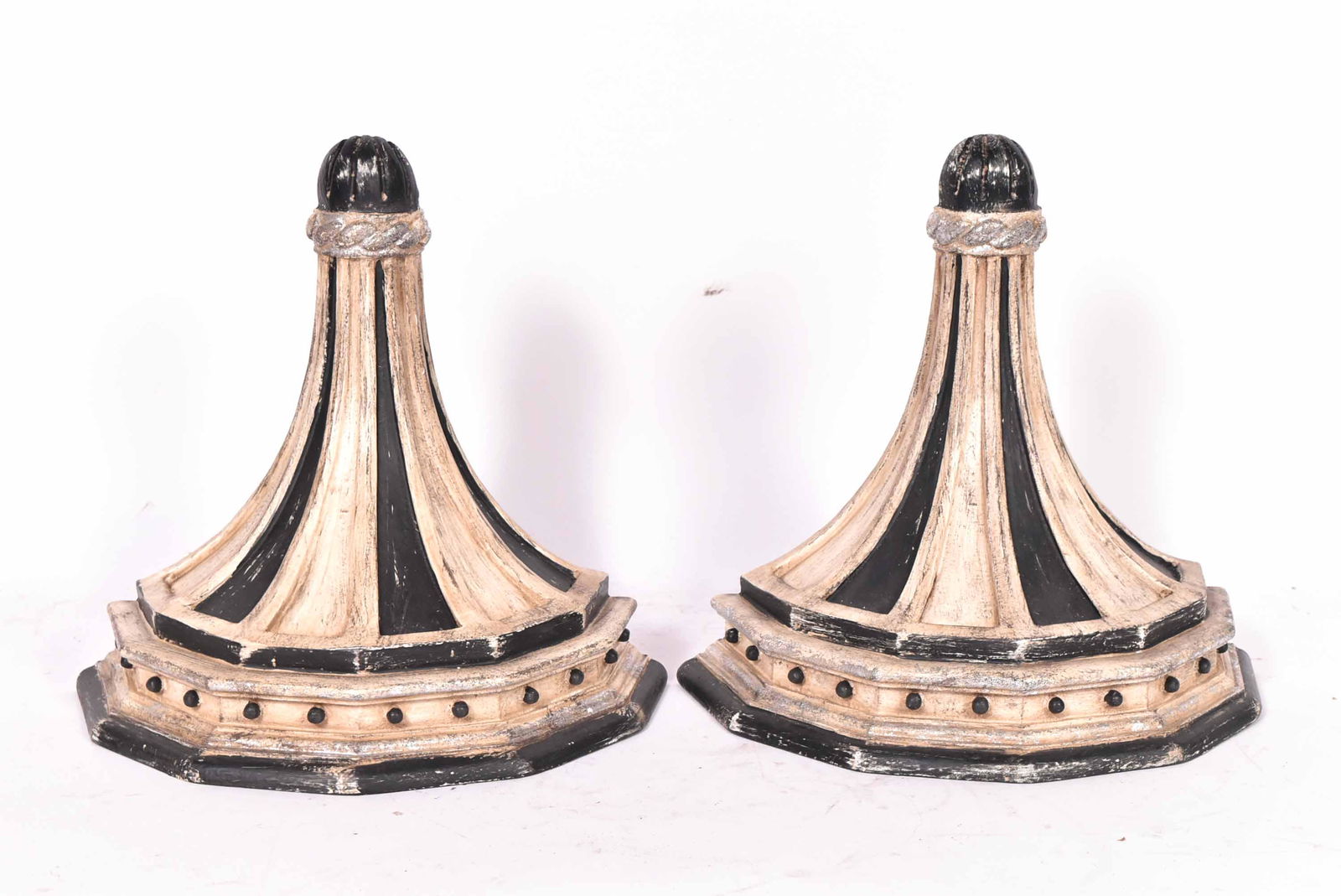 Pair of Neoclassical Style Painted Wall Brackets (1 of 4)