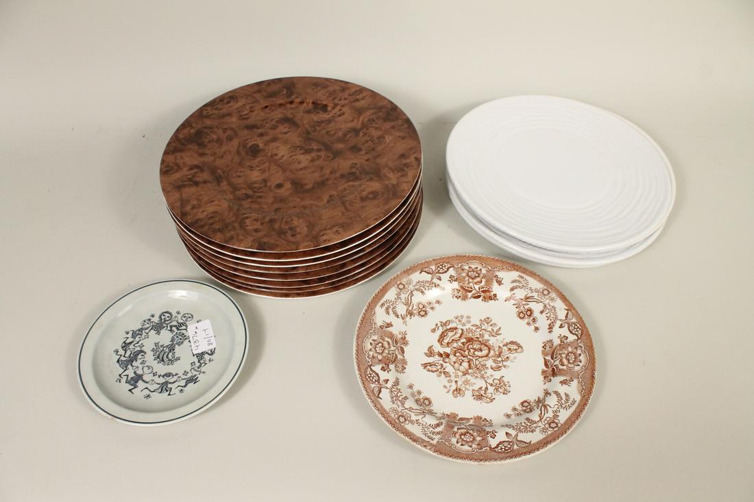 Eight Villeroy and Boch Walnut Porcelain Plates (1 of 6)