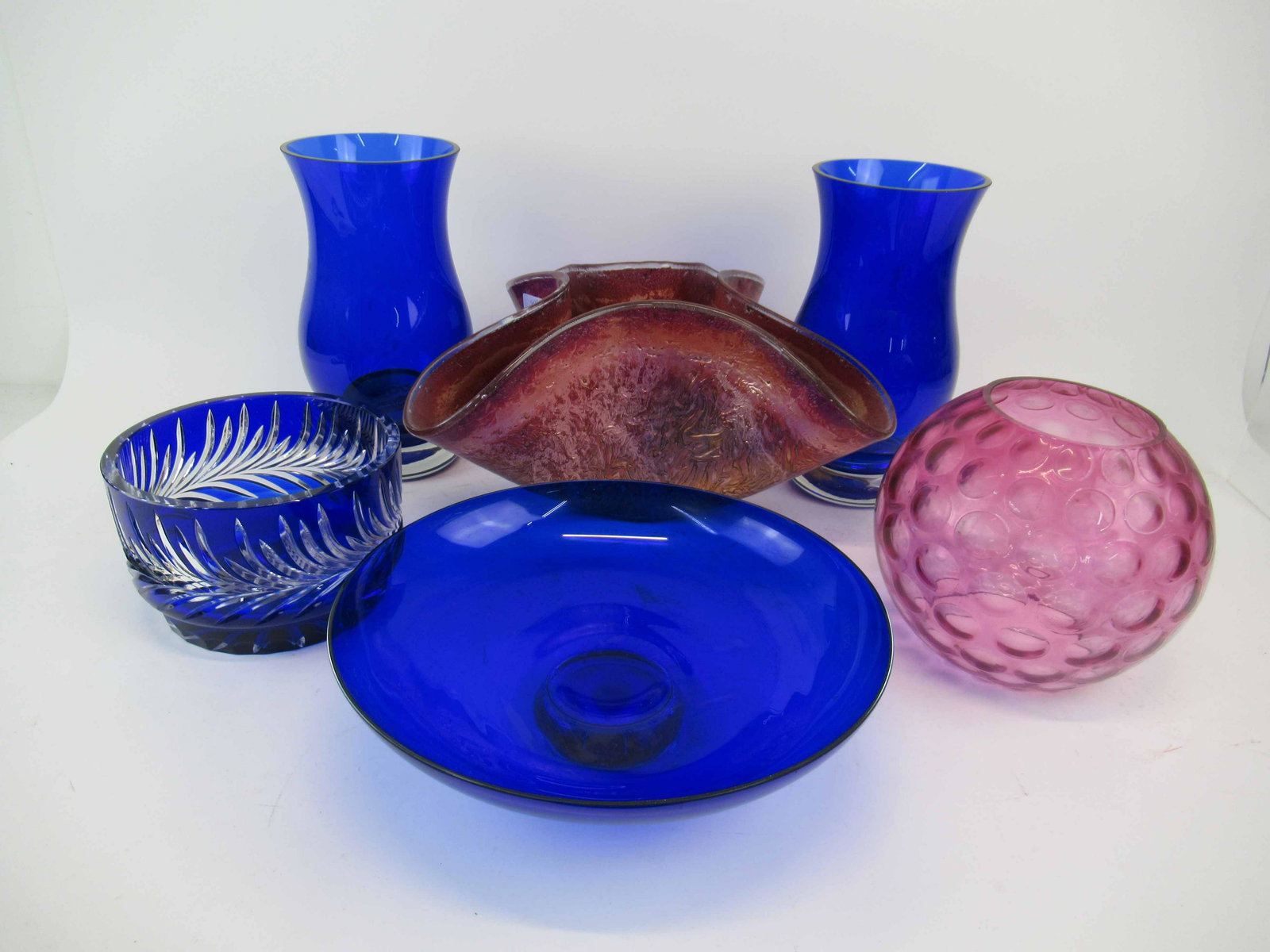 Group of Assorted Colored Glass Table Articles (1 of 4)