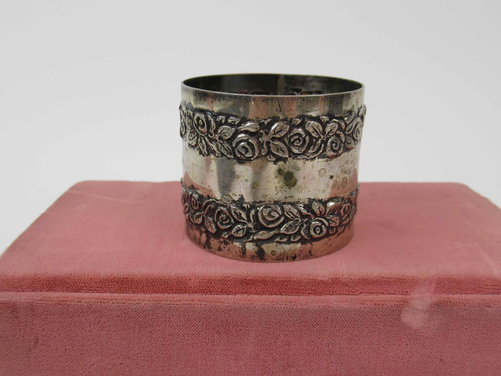 Italian 800 Silver Napkin Ring: Embossed floral motif, makers mark BR, used.